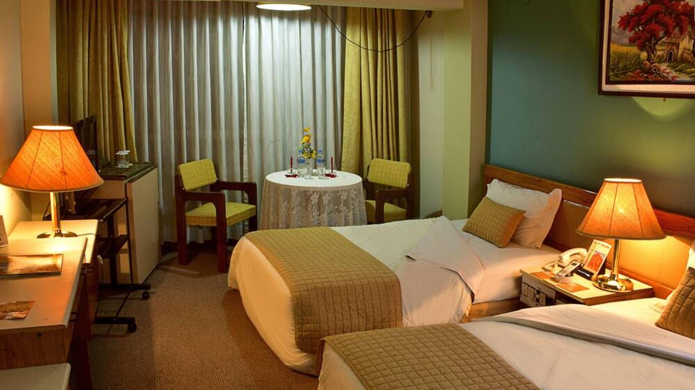 Cesar's Plaza Hotel