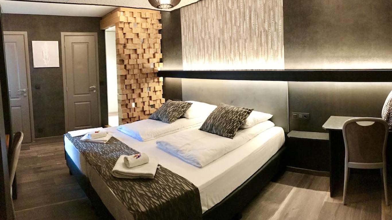 Ravel Hotel Cyrano