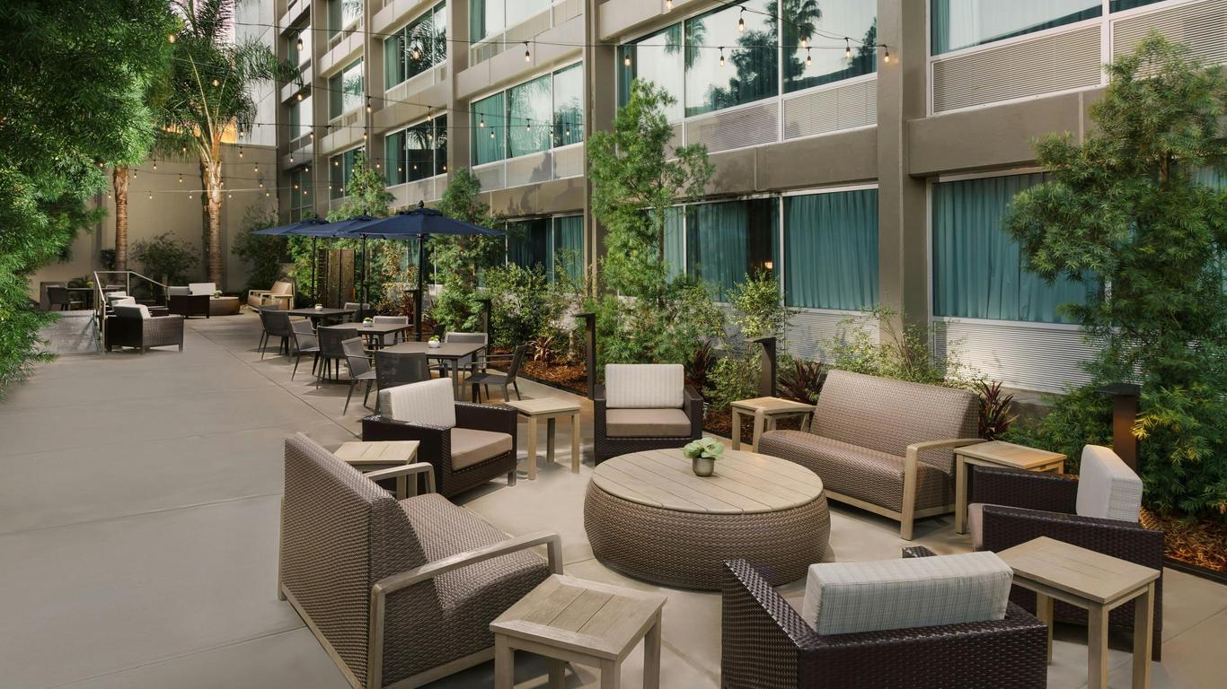 Courtyard by Marriott Los Angeles Woodland Hills