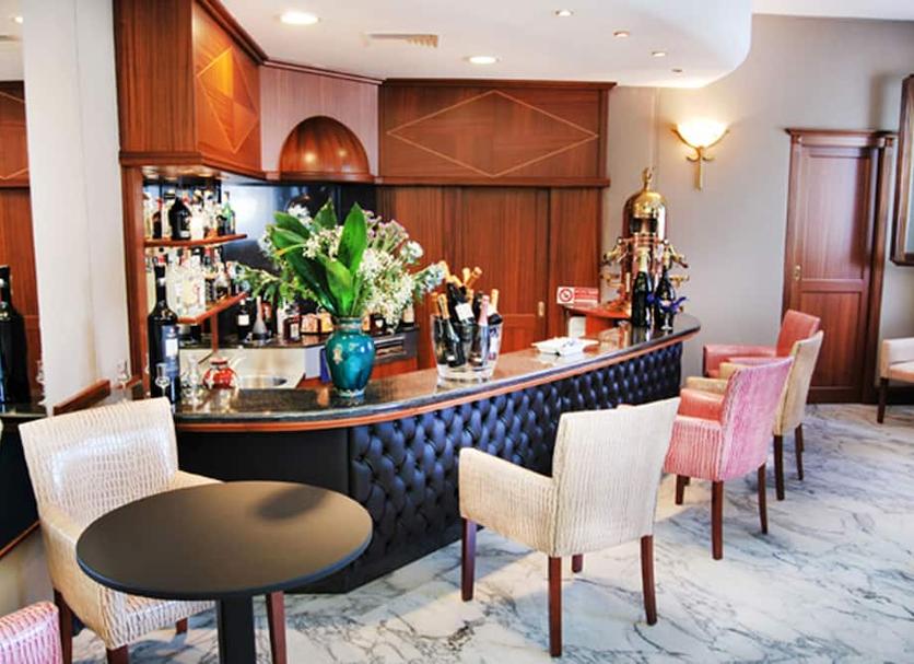 Bar Photo