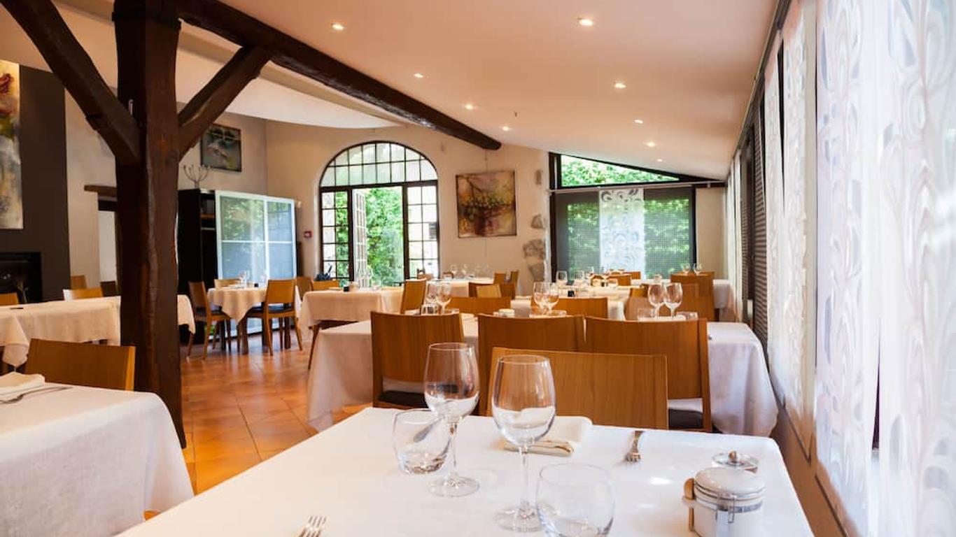 Logis Hotel Restaurant L' Auberge Cigaloise