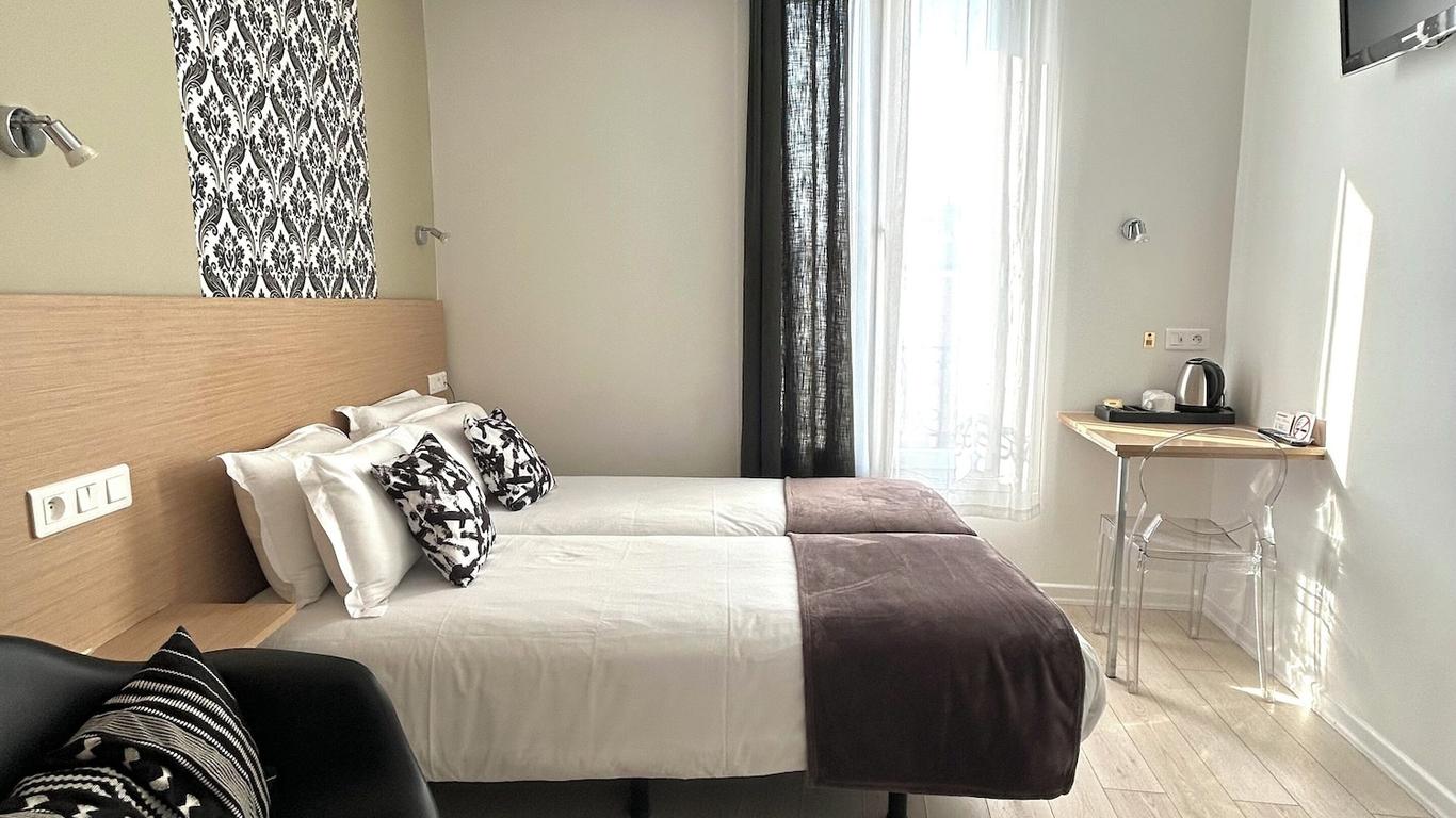 Hotel Le National Clichy Paris