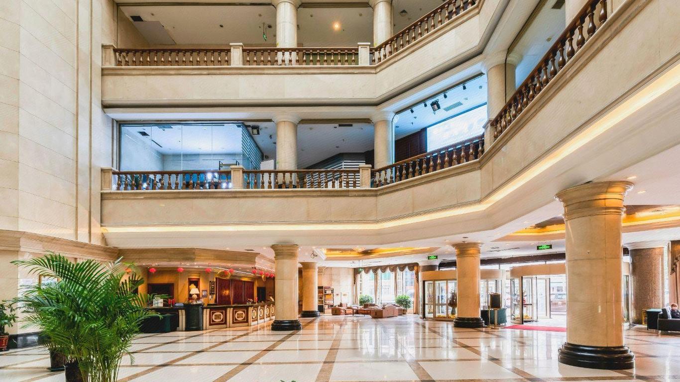 Huarong Hotel (University of Technology Railway Station Store)