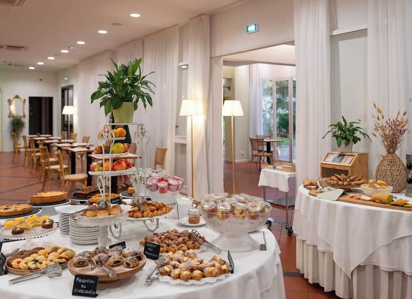 Buffet Photo