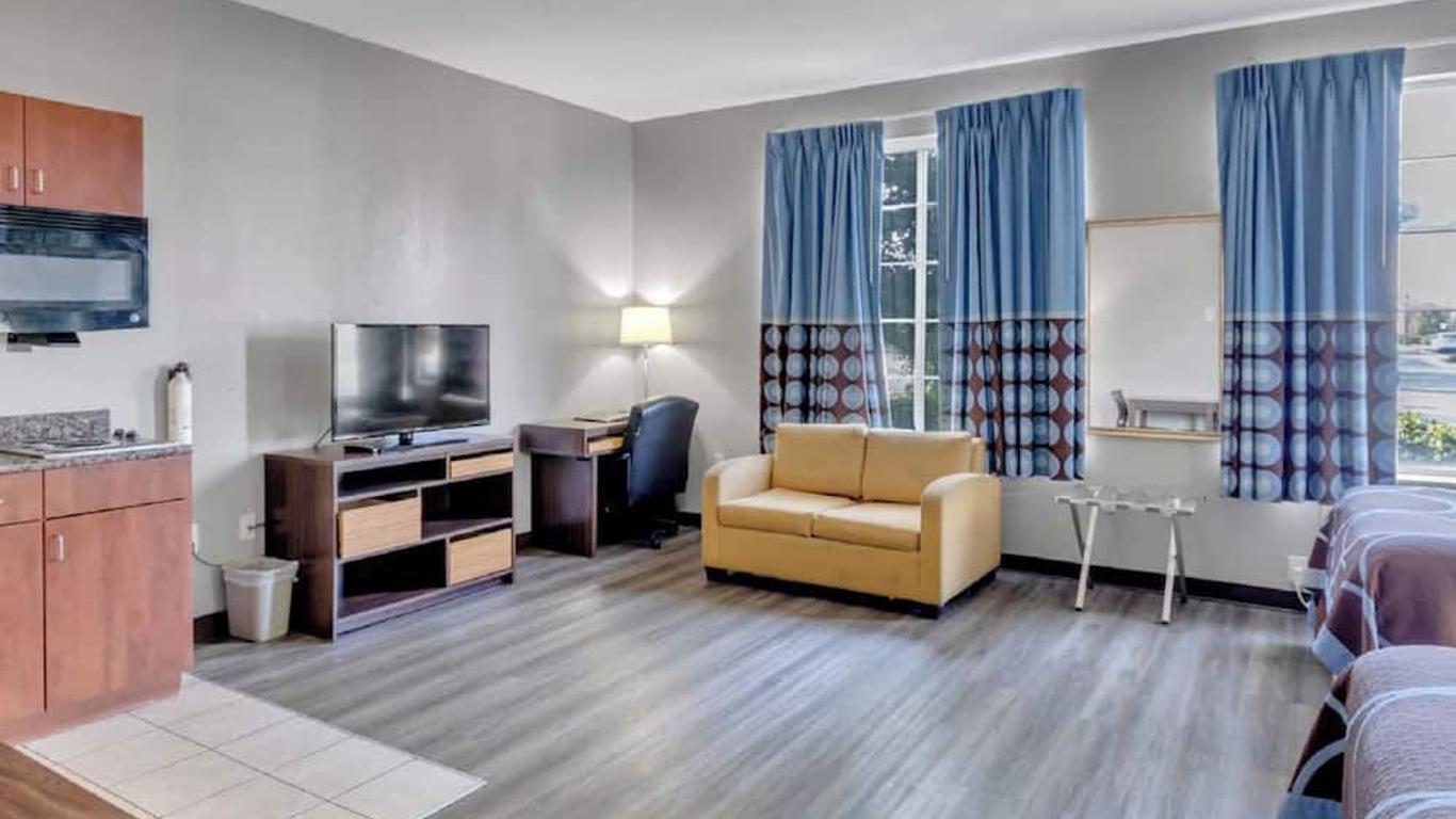 Super 8 by Wyndham Smithfield/Selma