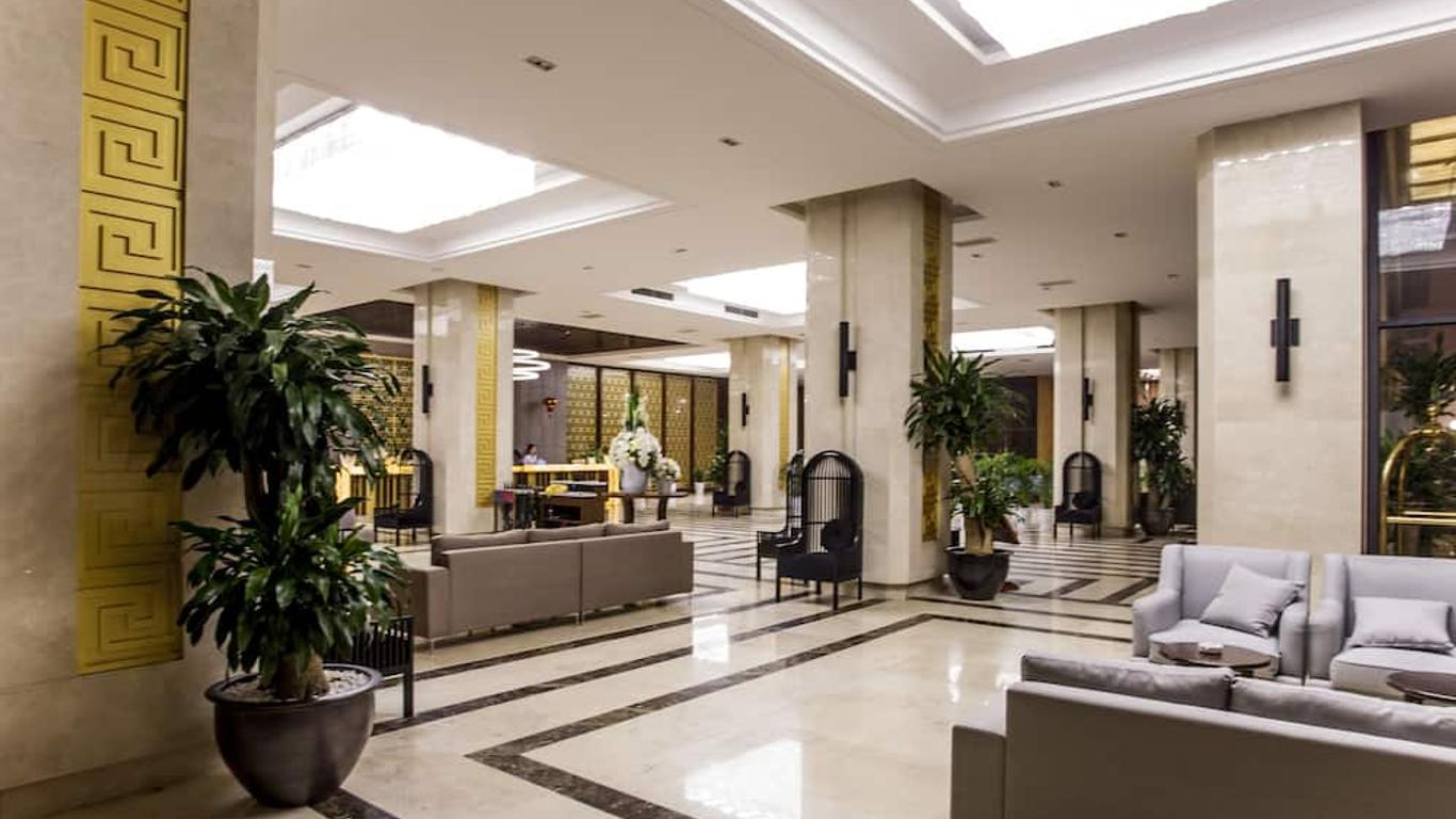 Muong Thanh Luxury Nhat Le Hotel
