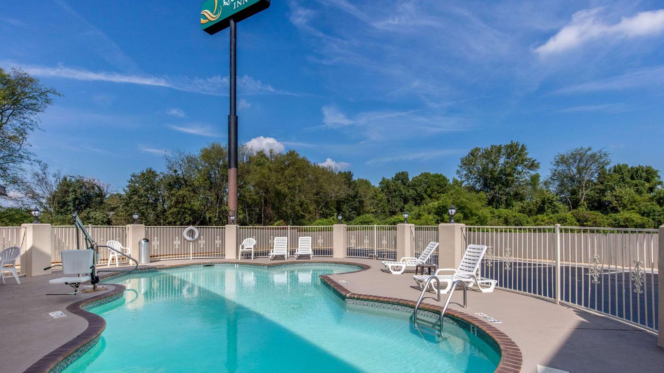 Quality Inn Athens I-65 / Huntsville Area West
