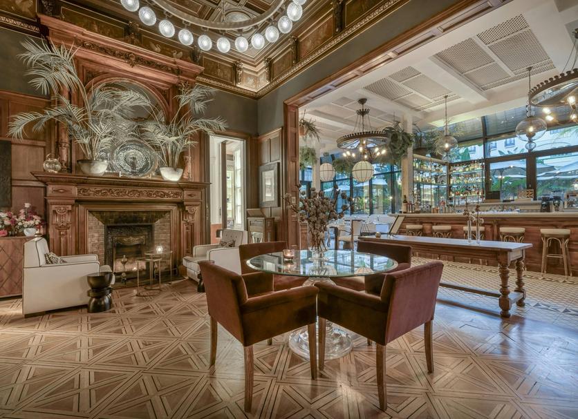 Restaurant Photo