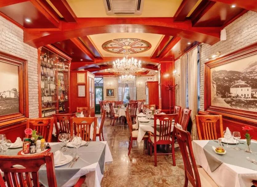 Restaurant Photo