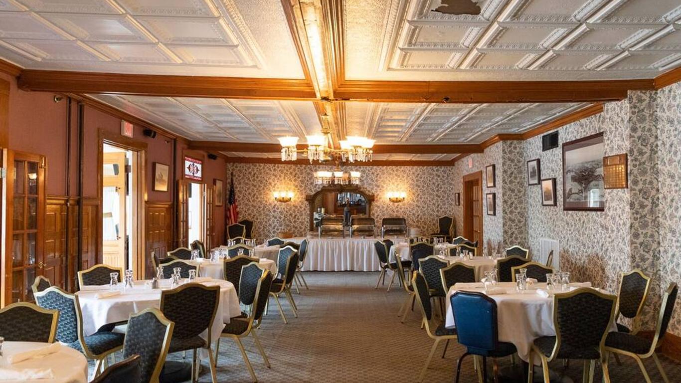 Winthrop Arms Hotel Restaurant Logan Airport