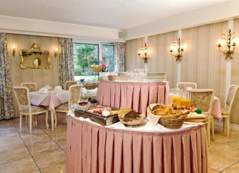 Buffet Photo