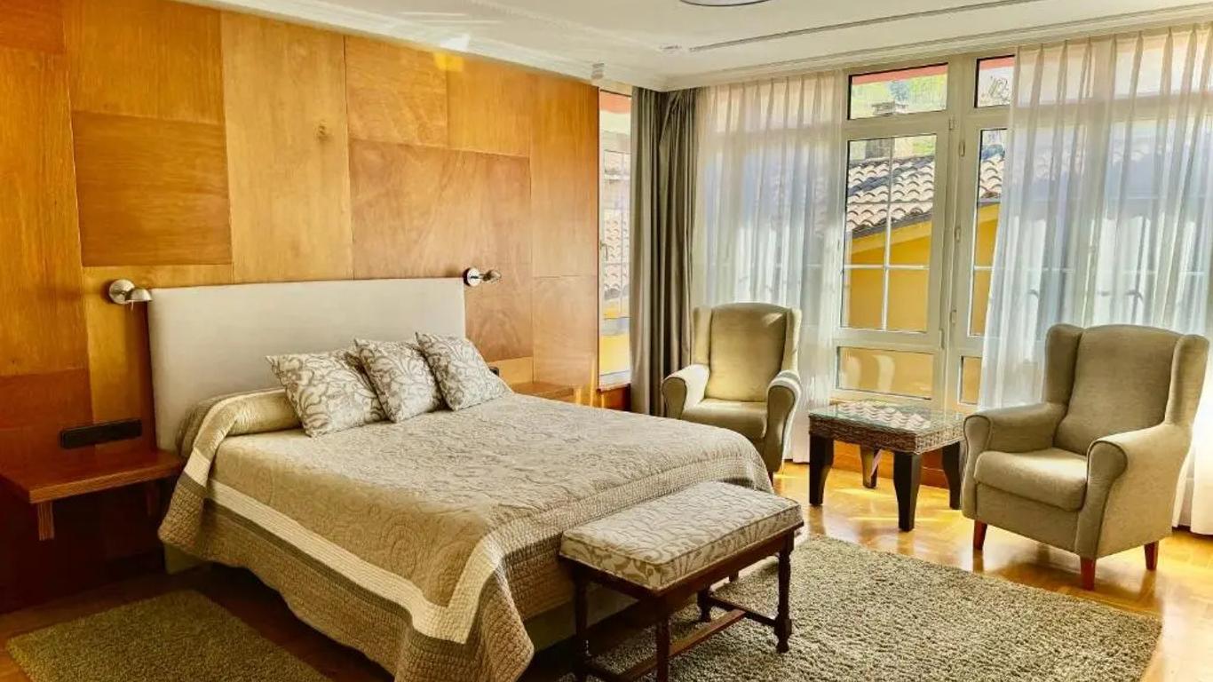 Hotel La Rivera