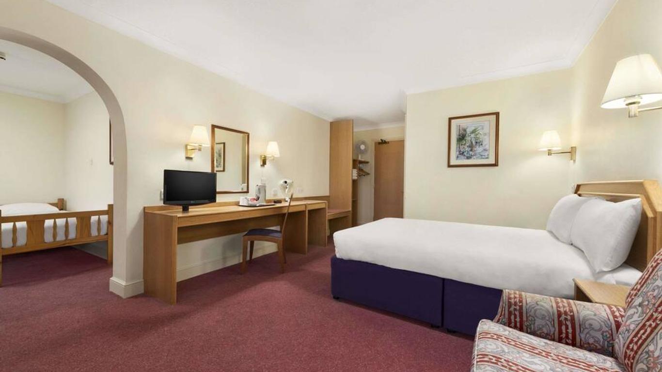 Days Inn by Wyndham Stafford