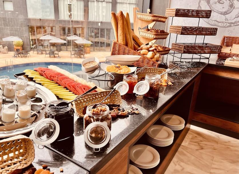 Buffet Photo