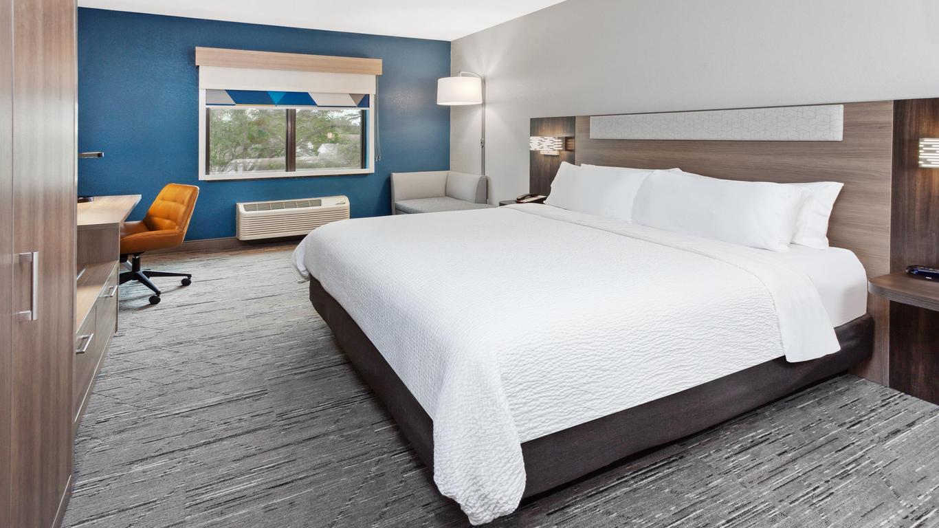 Holiday Inn Express Cleveland Airport - Brook Park