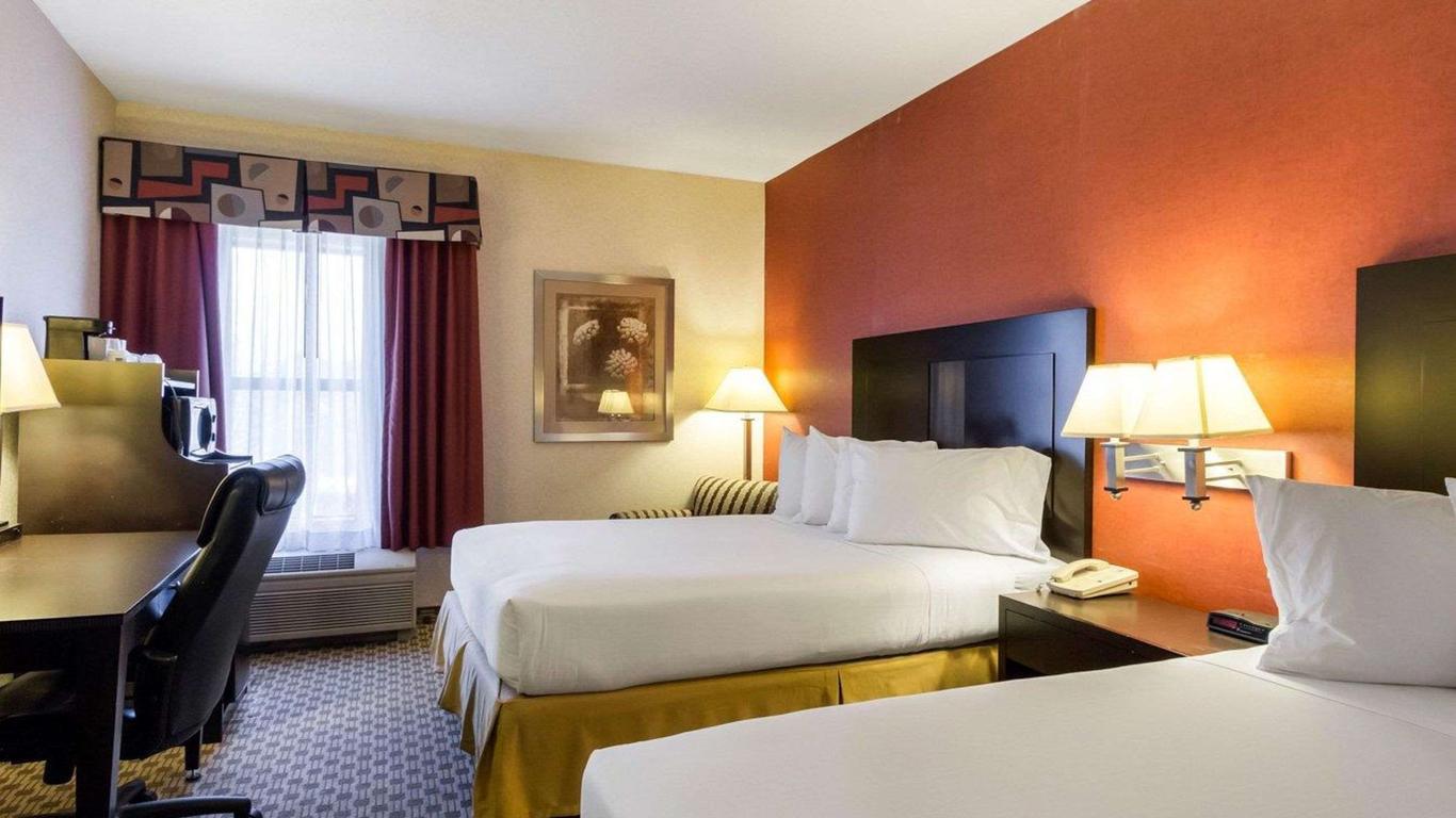 Quality Inn and Suites Oakwood Village - Cleveland South