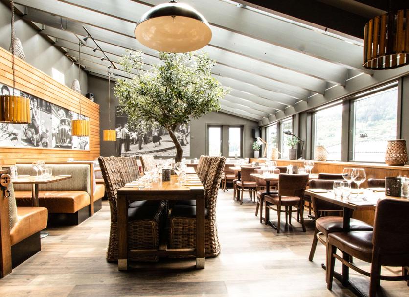 Restaurant Photo