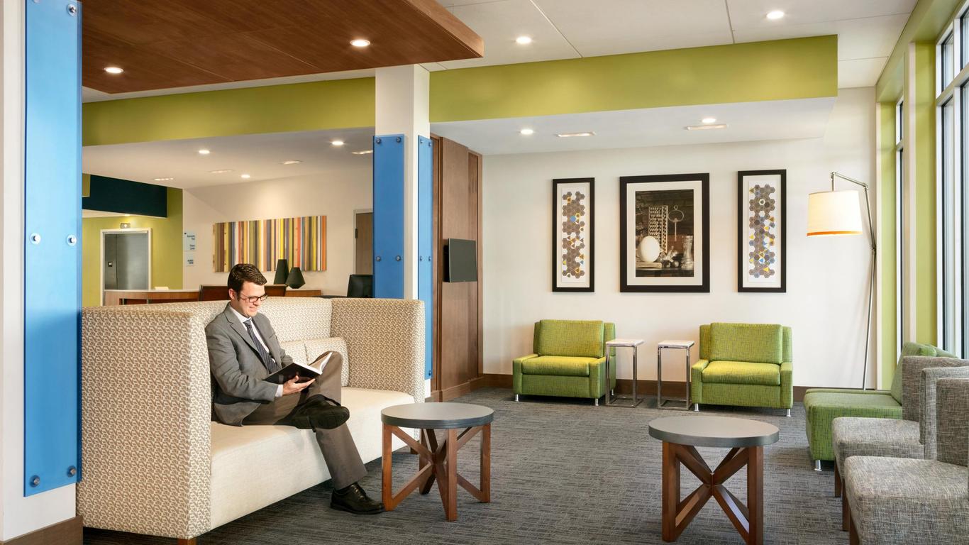 Holiday Inn Express & Suites Salisbury By IHG