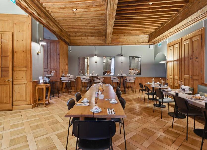 Restaurant Photo