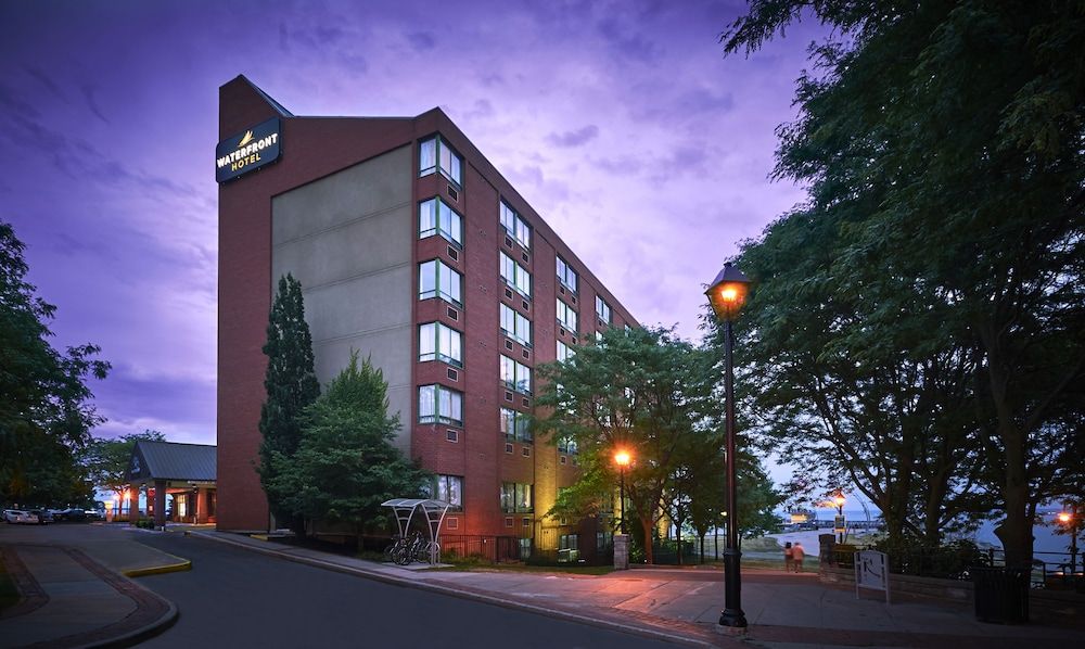 Waterfront Hotel Downtown Burlington à partir de 122 €. Hôtels à