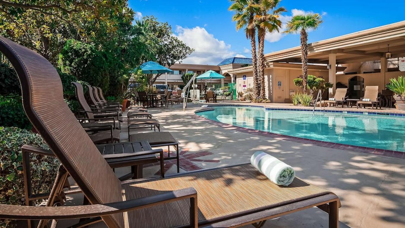 Best Western Plus Black Oak