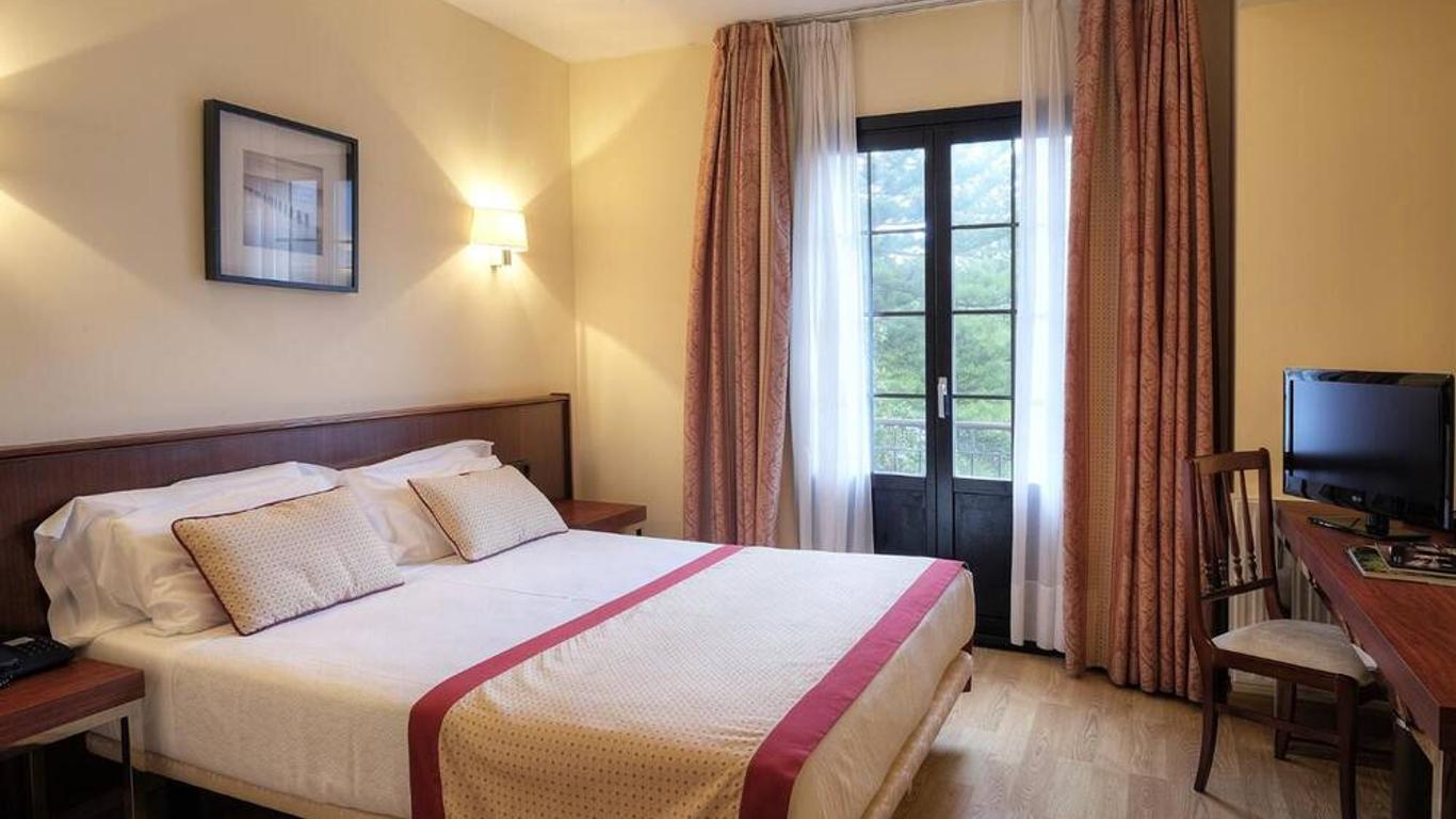 Hotel y Apartamentos Arias