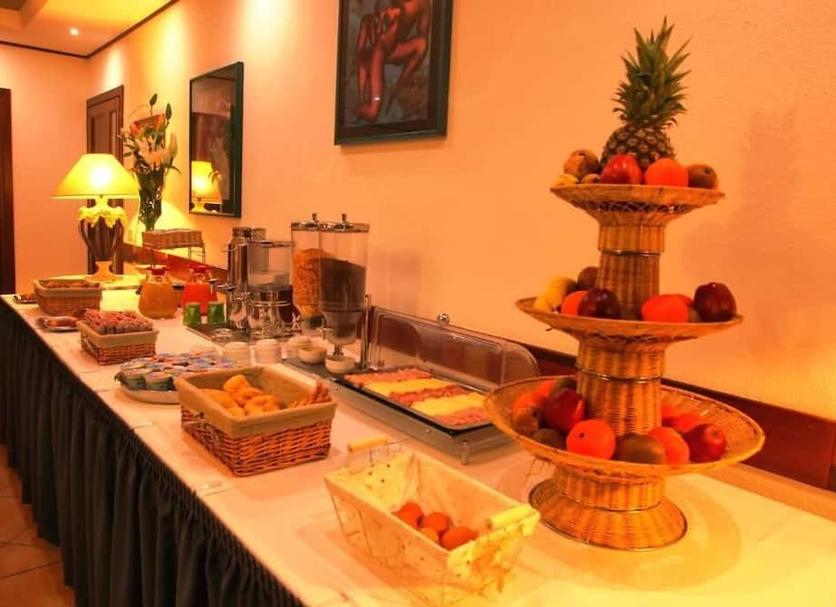Buffet Photo