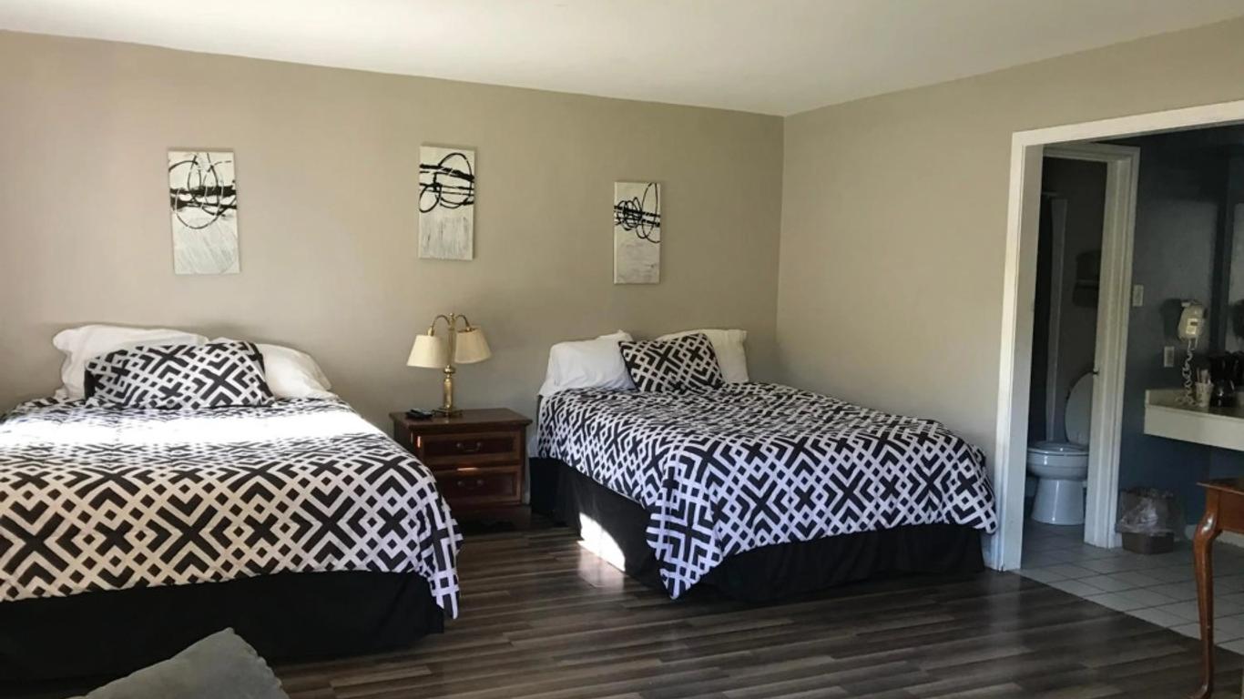 Columbia Lakes Hotel