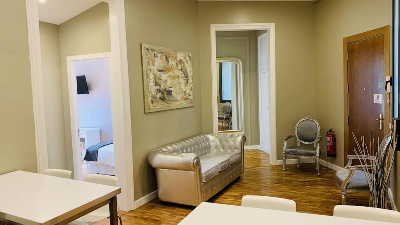 AptBcn Super Balmes Guest House