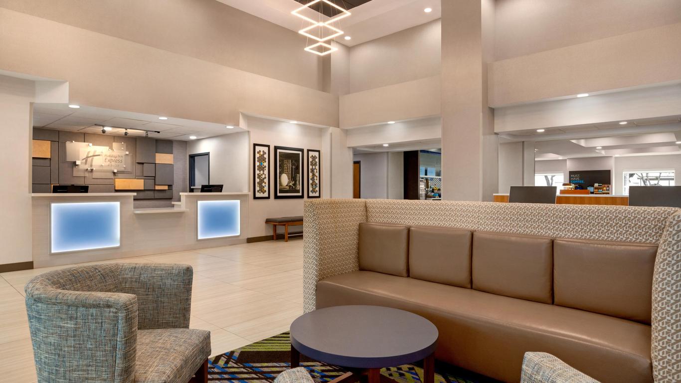 Holiday Inn Express & Suites Pembroke Pines-Sheridan St