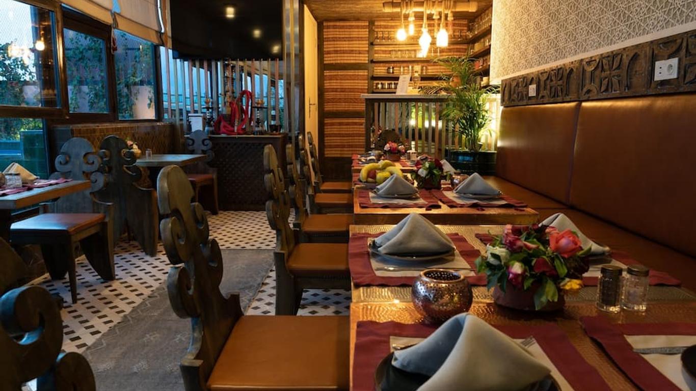 Riad Wazani Square & Spa