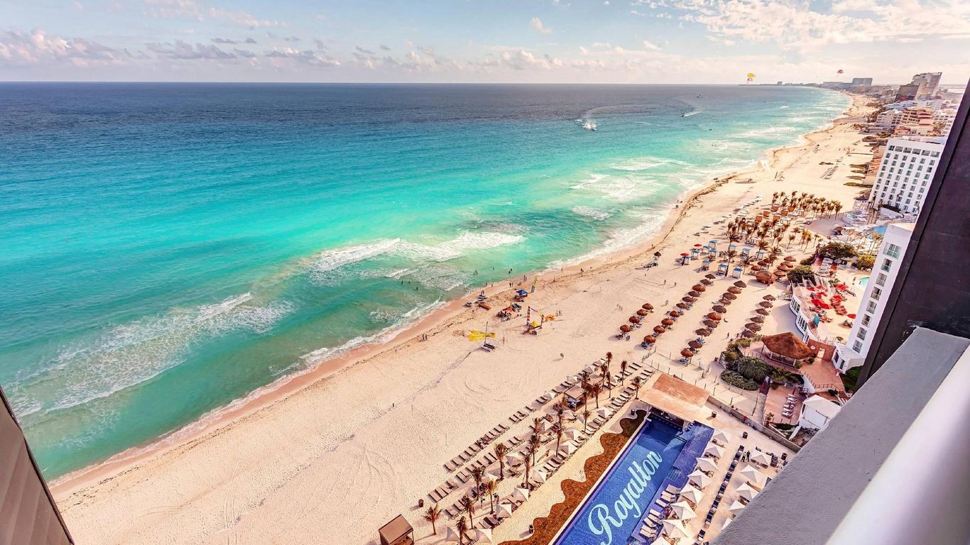 Royalton CHIC Cancun, An Autograph Collection Resort Adults Only à