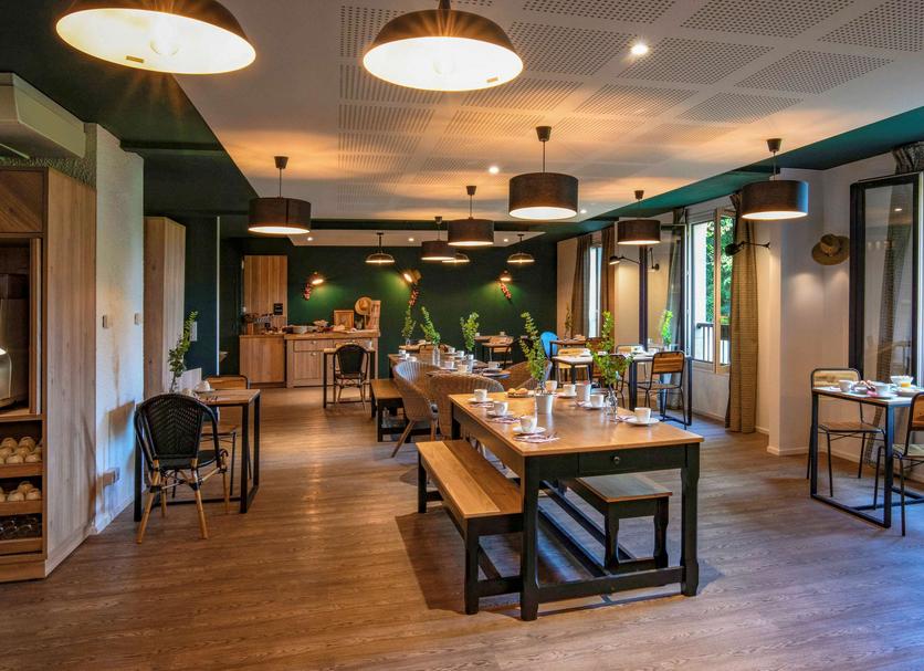 Restaurant Photo