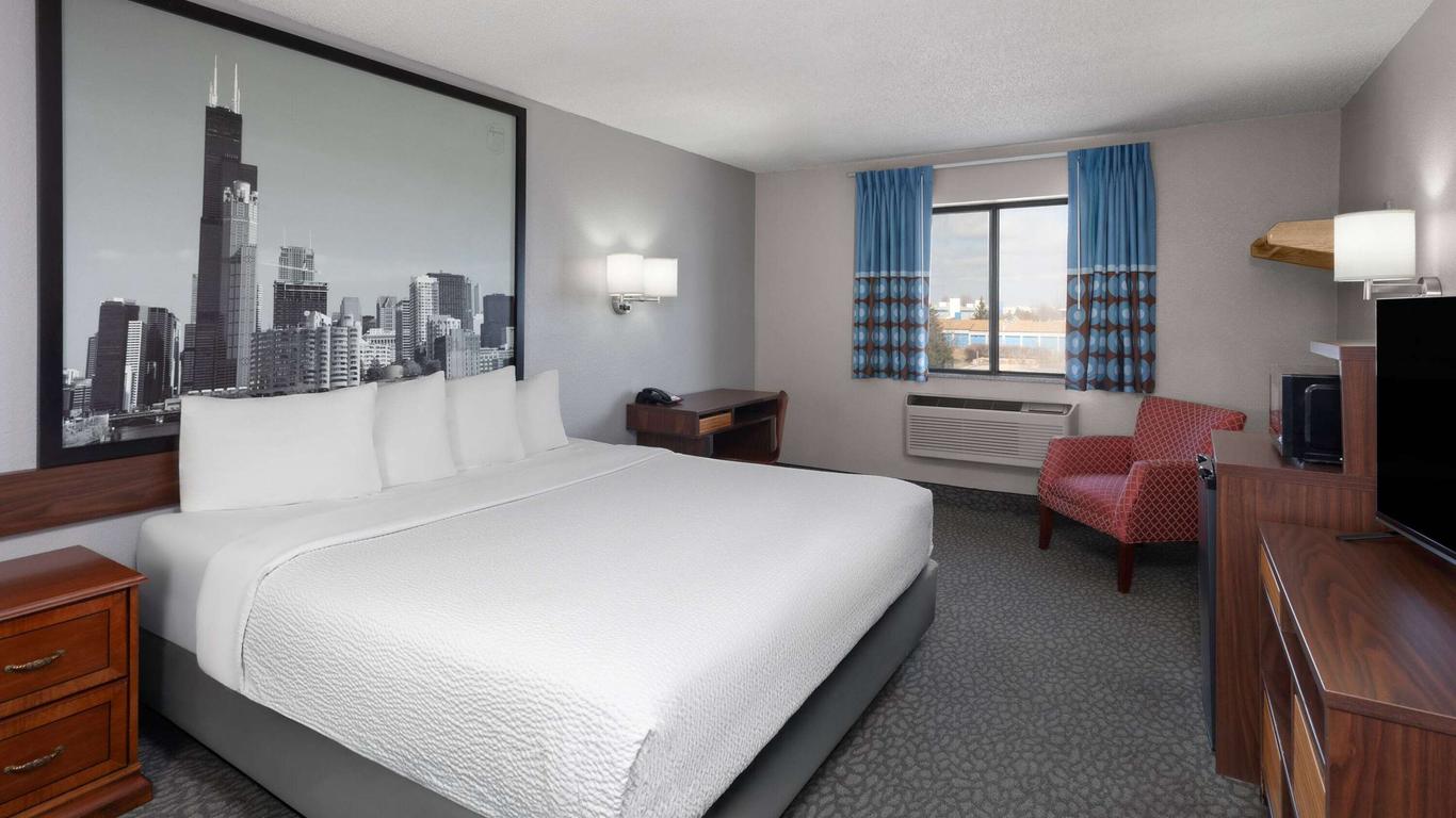Super 8 by Wyndham Romeoville Bolingbrook