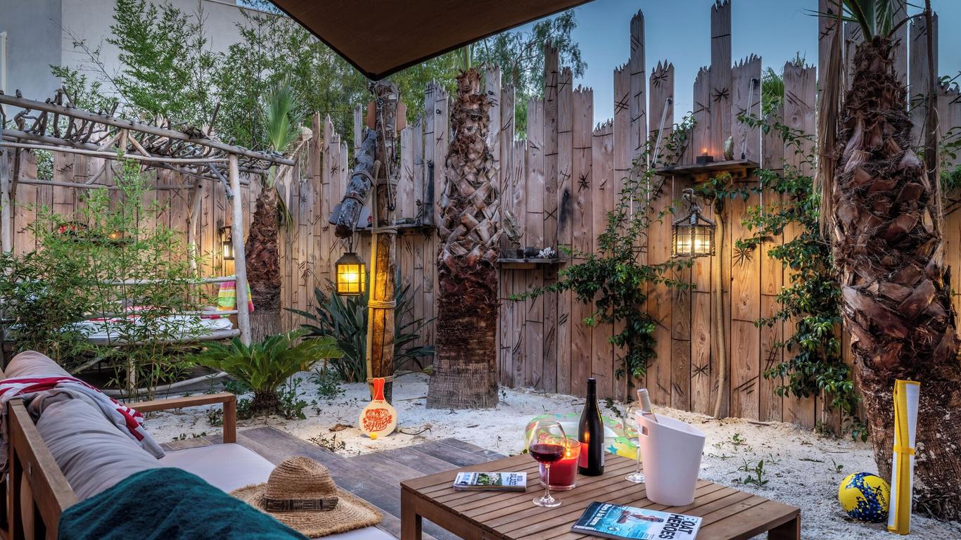 Hotel Pirates World