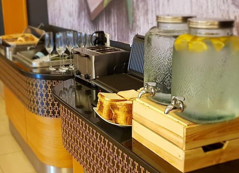 Buffet Photo