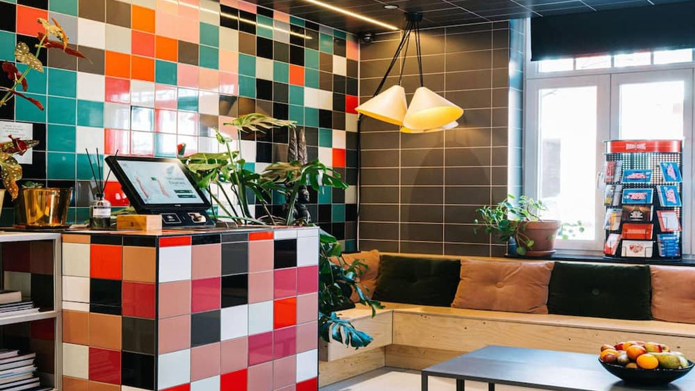 The Green Elephant Hostel & Spa