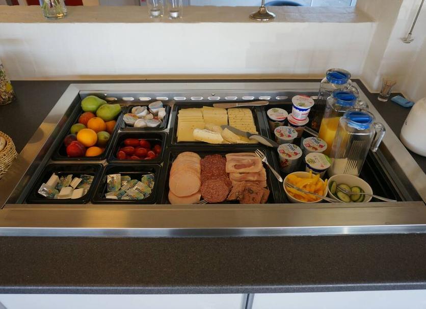 Buffet Photo
