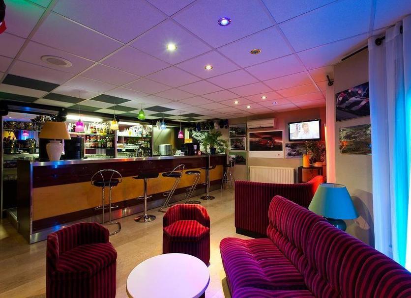 Bar Photo