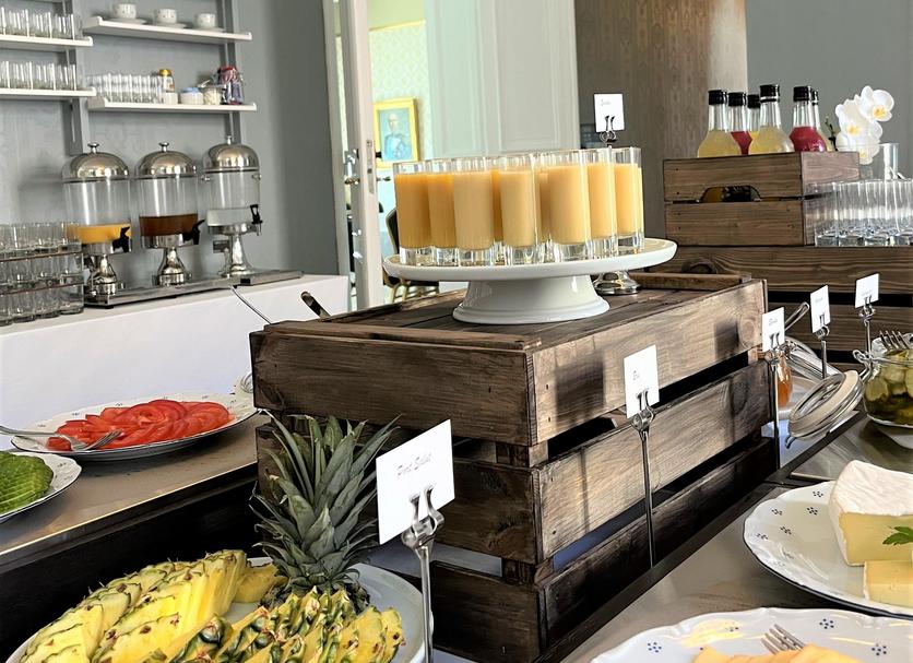 Buffet Photo