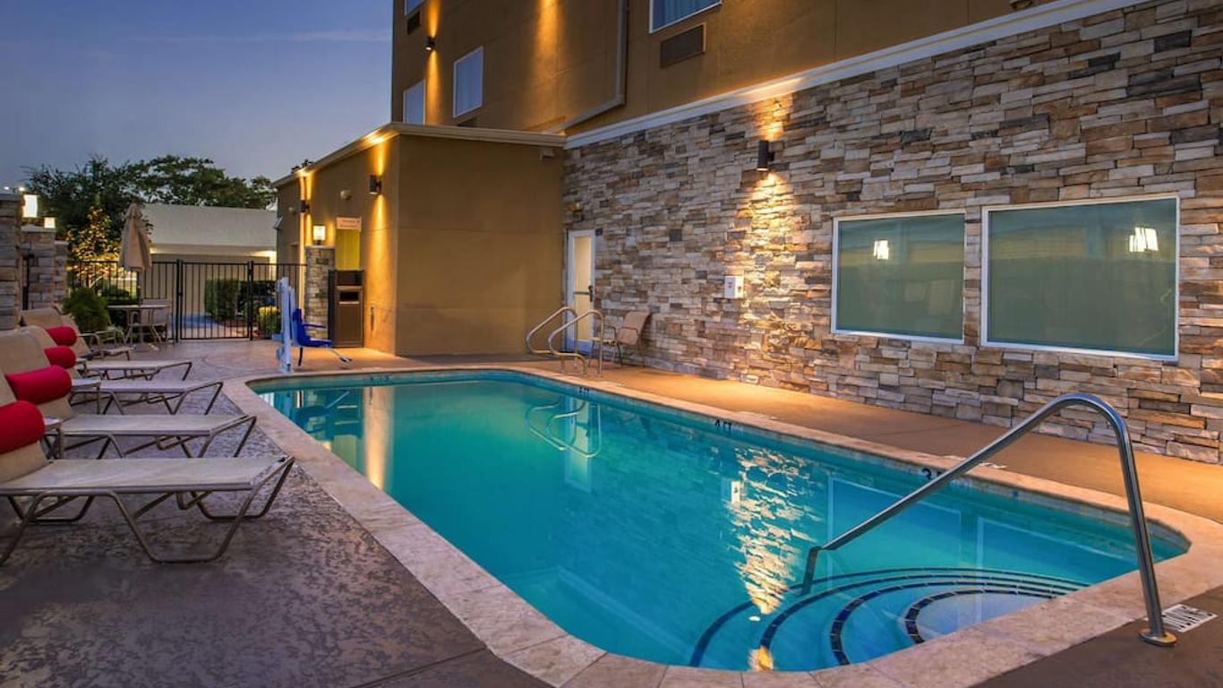 Best Western Plus Lake Jackson Inn & Suites