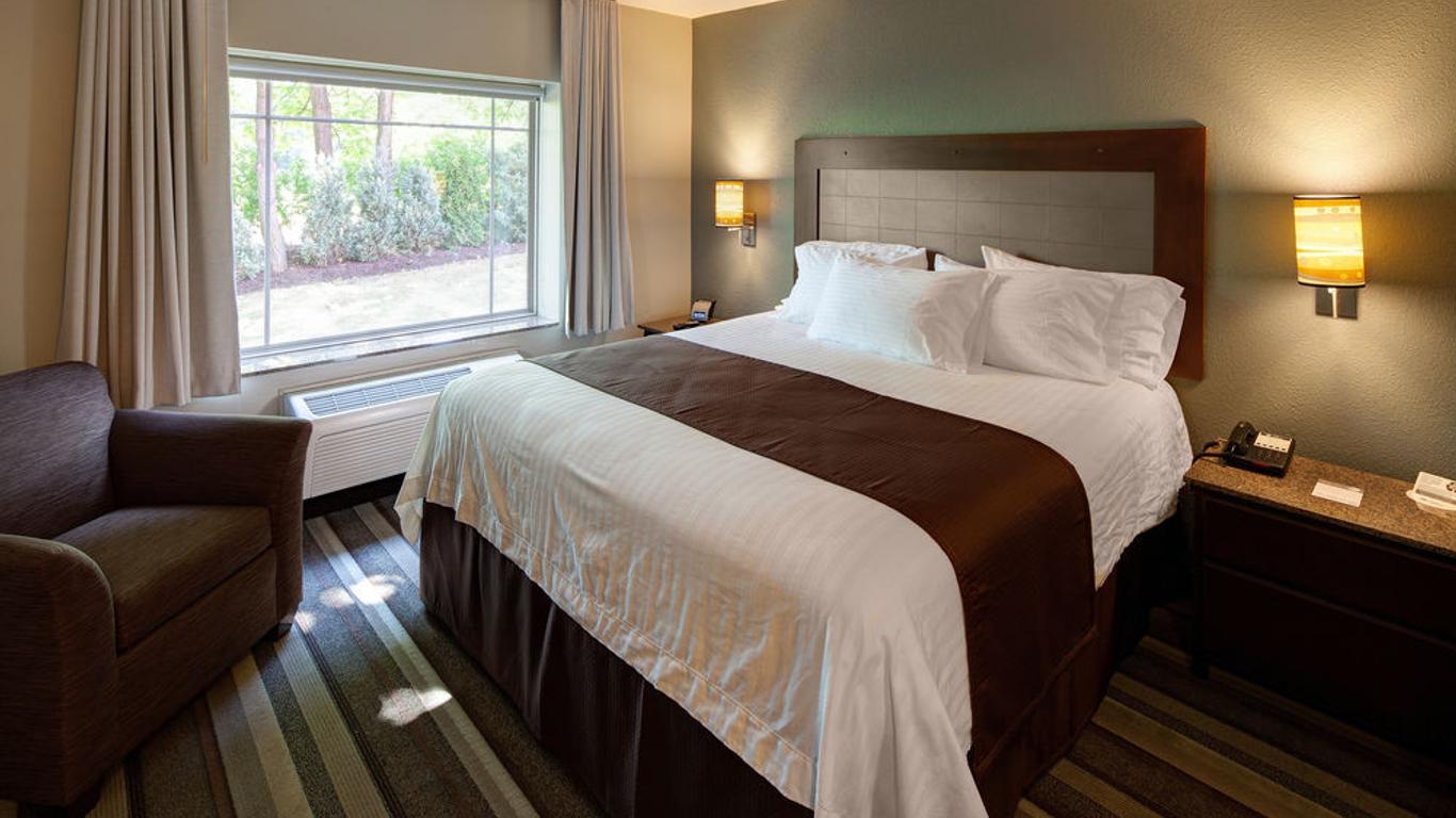 The East Avenue Inn & Suites