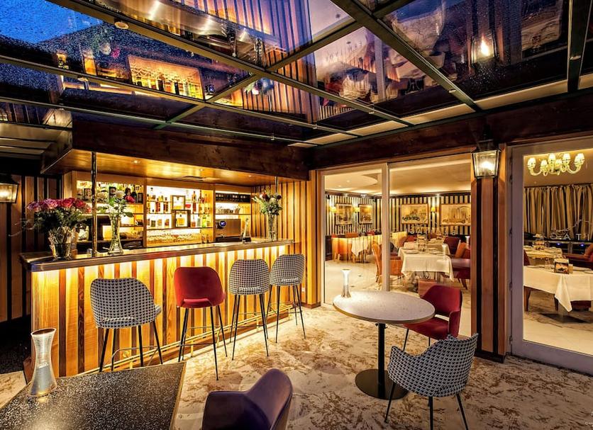 Bar Photo
