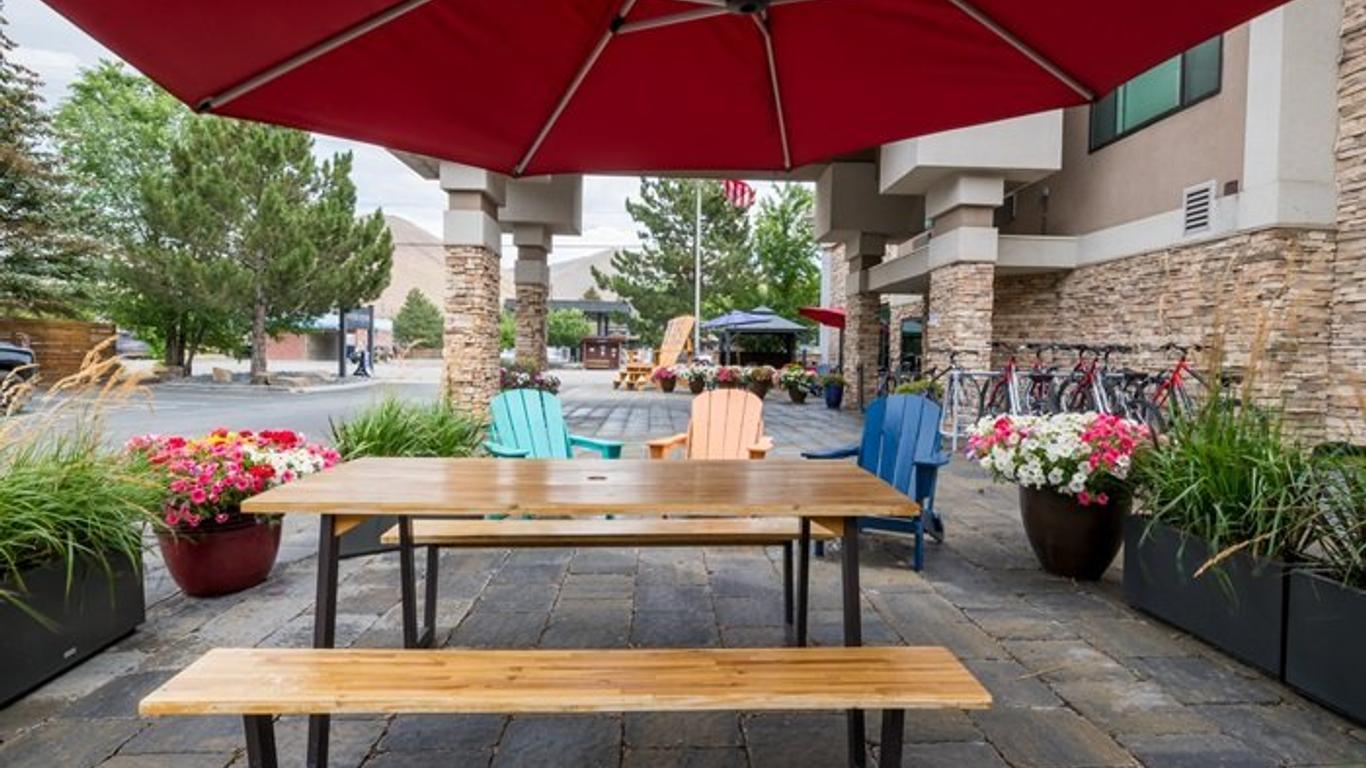 Wood River Inn & Suite