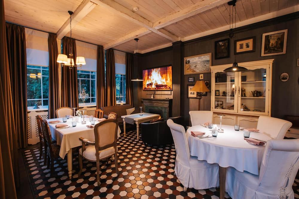 Restaurant Photo