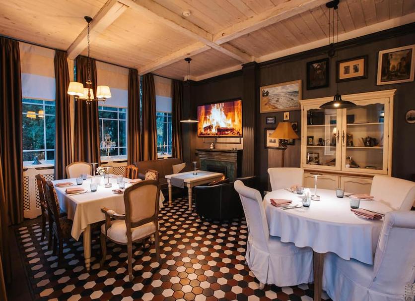 Restaurant Photo