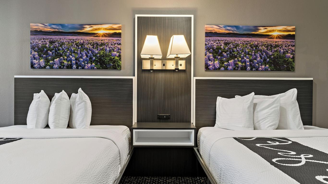 Paris Inn & Suites