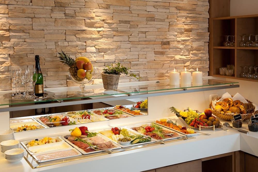Buffet Photo