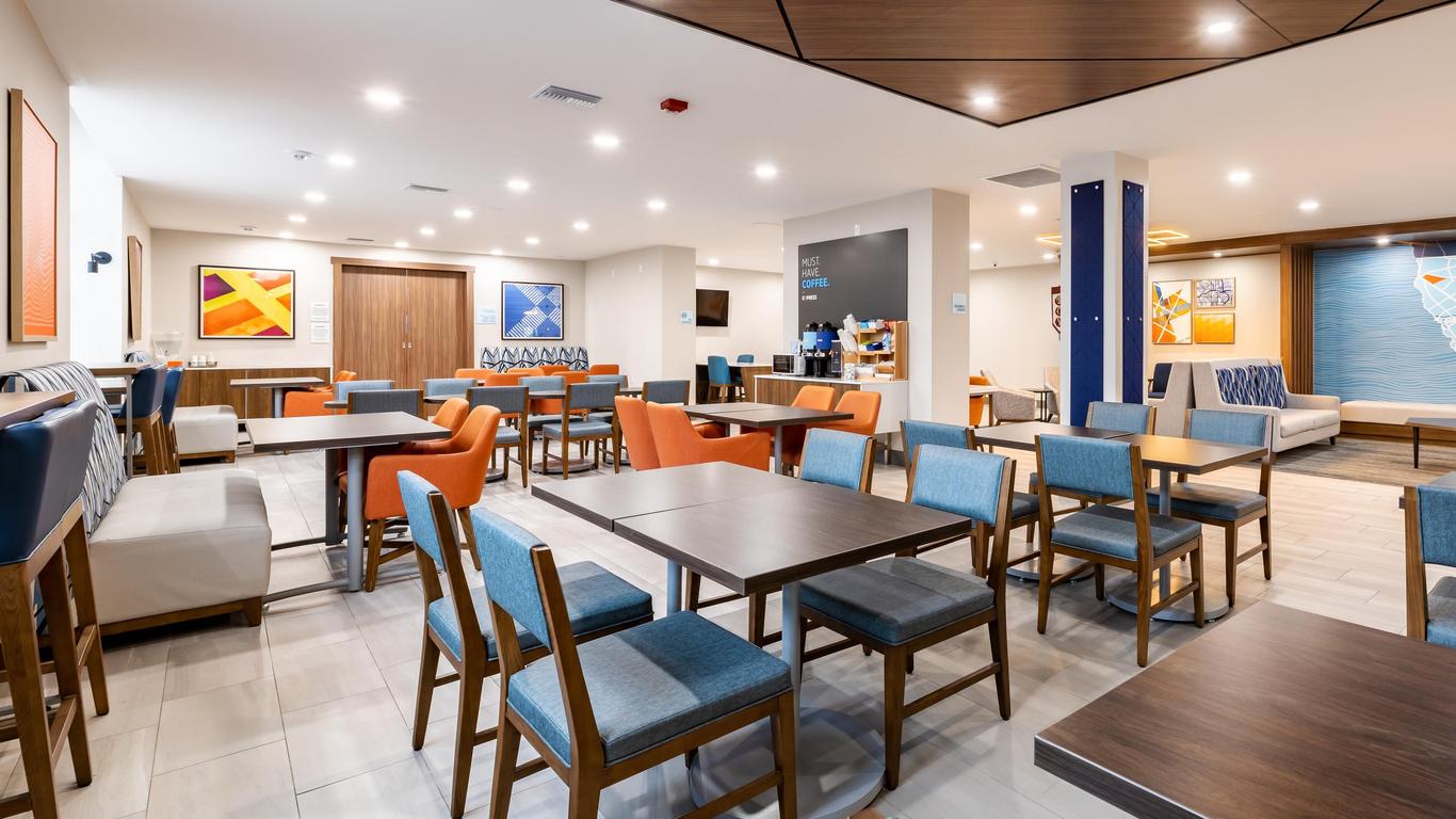 Holiday Inn Express Van Nuys