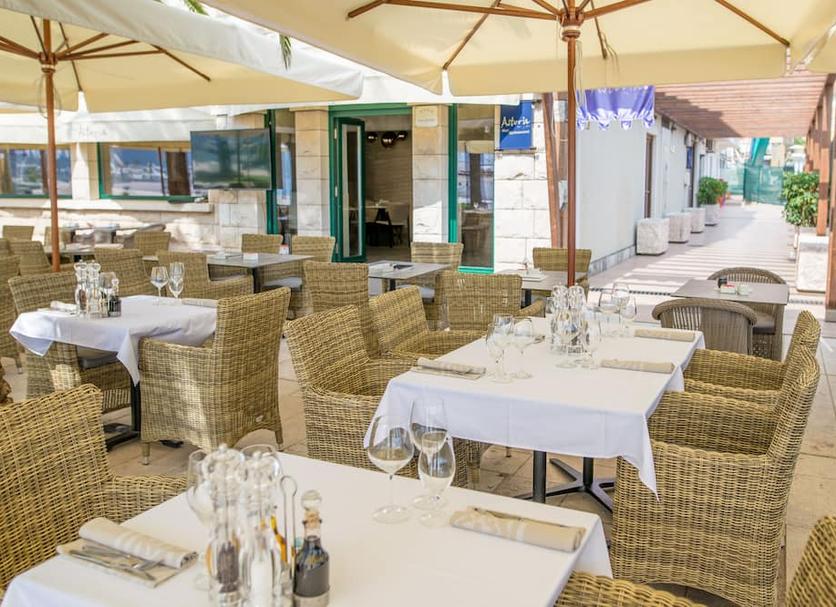Restaurant Photo
